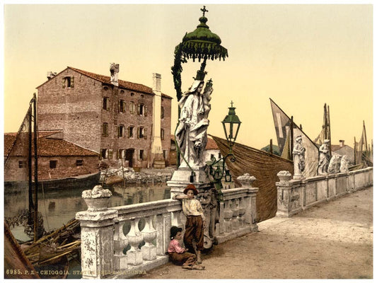 Chioggia - statue of the Madonna, Venice, Italy 0400-5593