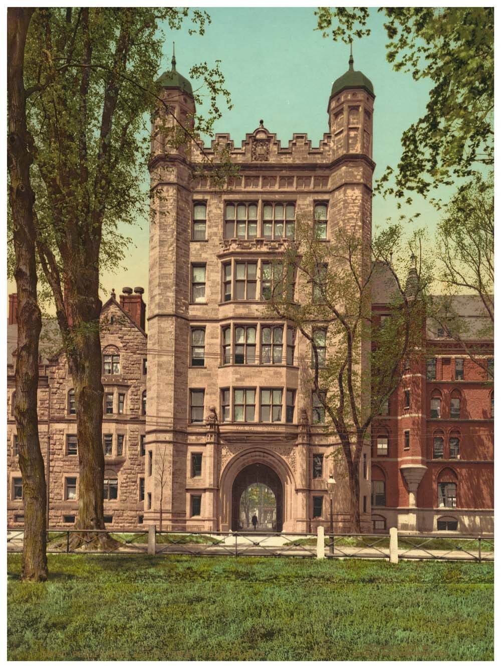 Phelps Hall and gateway, Yale College 0400-2438