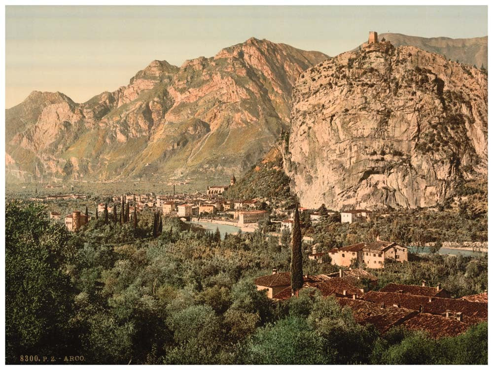 General view, Arco, Lake Garda, Italy 0400-5385